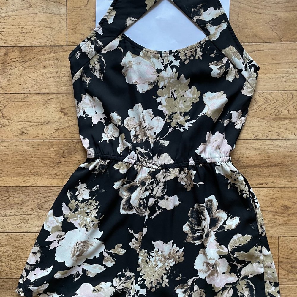 Skies Are Blue, XSP floral romper - Picture 3 of 5